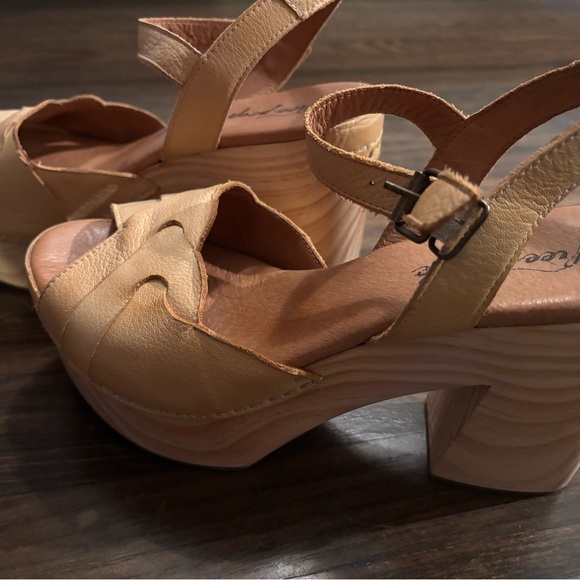 Free People Tan Leather Wood-Effect Platform Sandals - Picture 4 of 5
